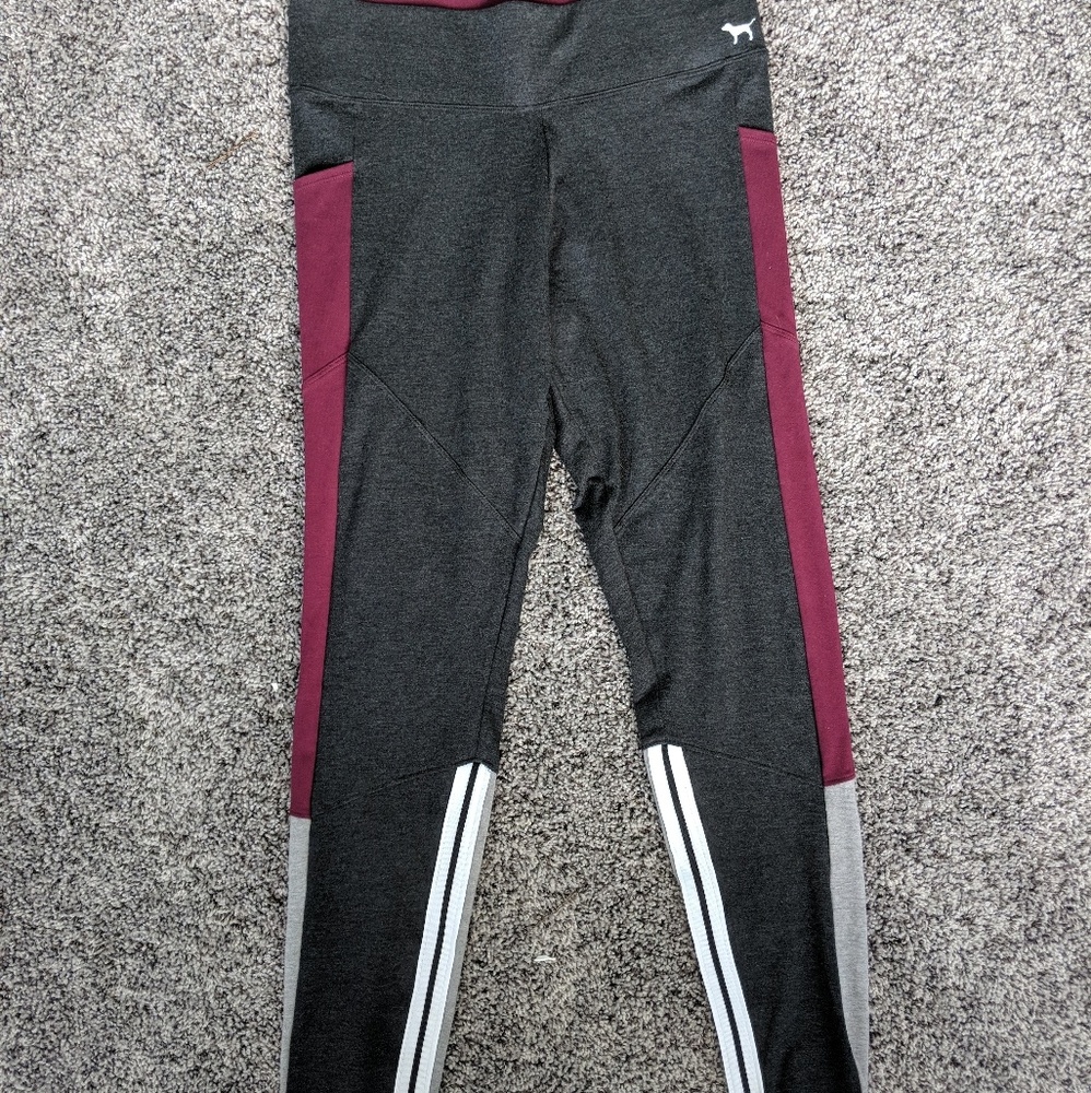 Victoria's Secret Pink yoga leggings.